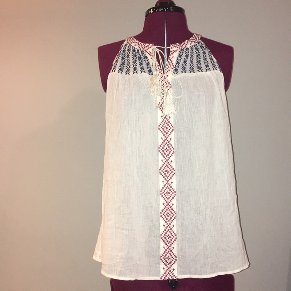 NWT Embroidered Cotton Gauze Split Neck Tank - Picture 4 of 11